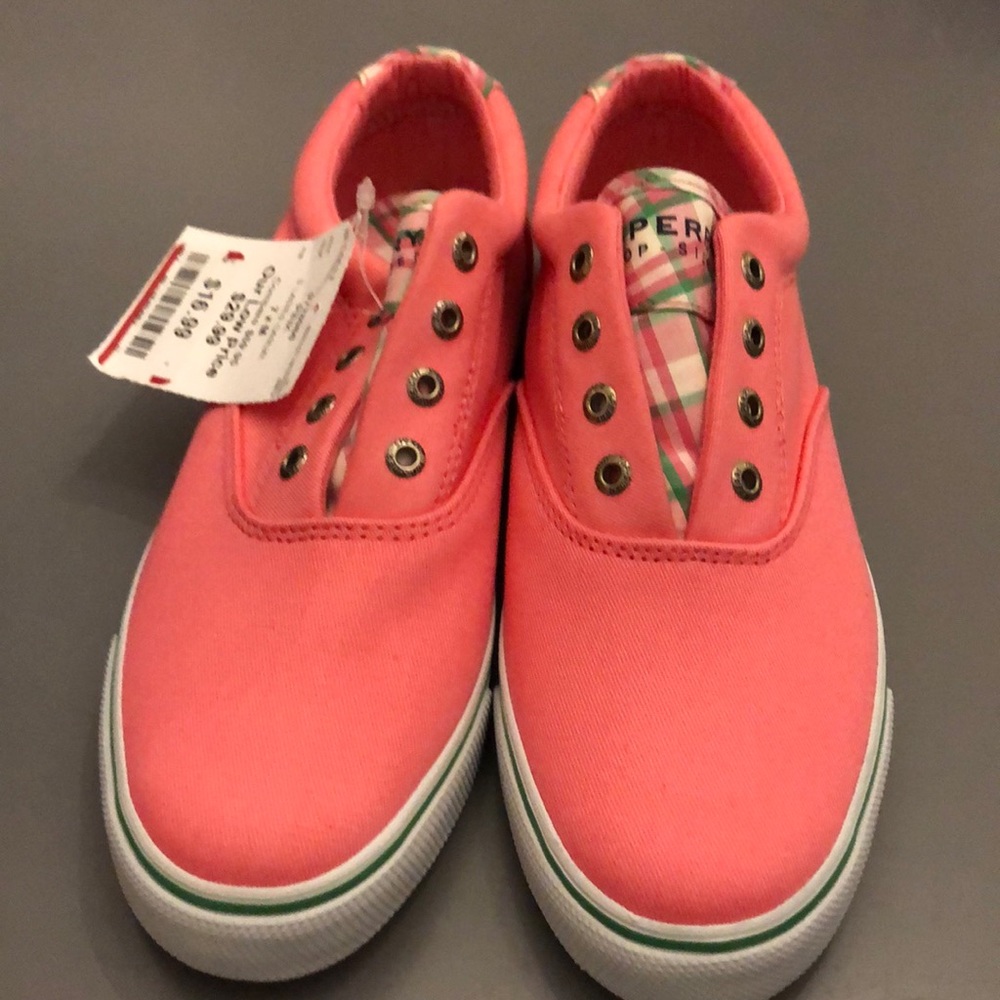 Speedy Dory pink plaid